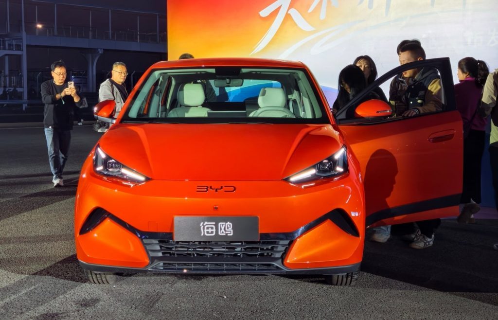 BYD запускает в Китае совершенно новый Seagull: самый доступный электромобиль бренда с быстрой зарядкой стоимостью менее 10 000 долларов США.