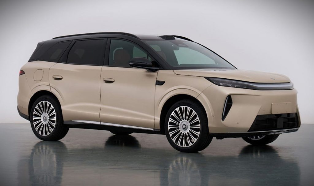 BYD Tang EV AWD нового поколения внесён в список с двумя электромоторами суммарной мощностью 691 л.с. и максимальной скоростью 250 км/ч.
